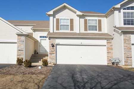 1626 Fredericksburg Ln Aurora, IL 60503