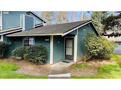 7955 SW Fanno Creek Dr #4 Tigard, OR 97224