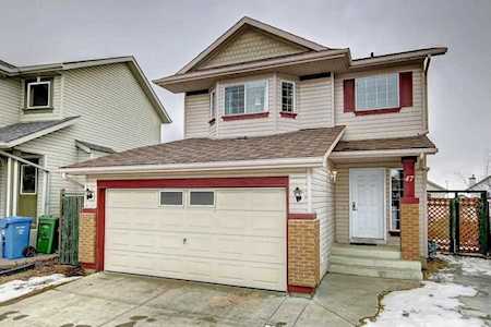 47 Somerglen Court SW Calgary, AB T2Y 3V7