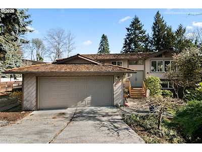 2005 Maple Ter West Linn, OR 97068