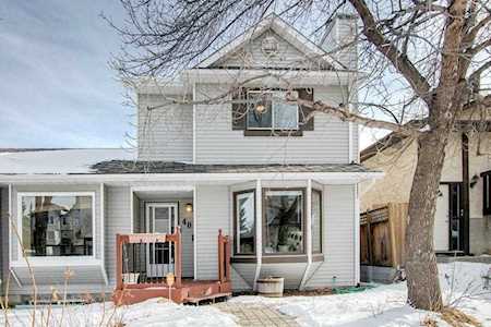 40 Sandarac Way NW Calgary, AB T3K 2Y7