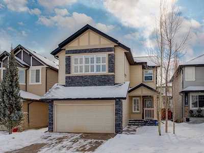 188 Everoak Circle SW Calgary, AB T2Y 0A3