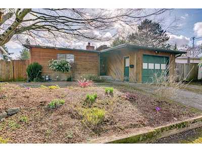 8512 NE Sacramento St Portland, OR 97220