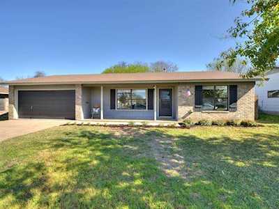 3104 Crosscreek Dr Austin, TX 78757