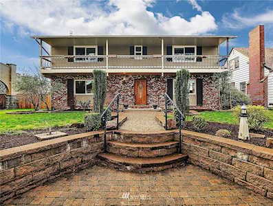 1329 21st Ave Longview, WA 98632