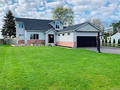 13561 S Horrell Rd Fenton Twp, MI 48430