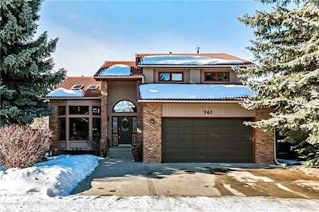 340 Canterville Drive SW Calgary, AB T2W 3Z9
