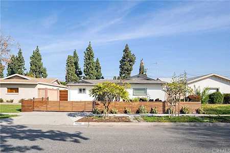 11345 Chadwell Street Lakewood, CA 90715