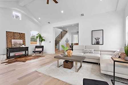 2223 Thrasher Ln Austin, TX 78741