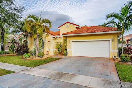 319 SW 185th Way Pembroke Pines, FL 33029
