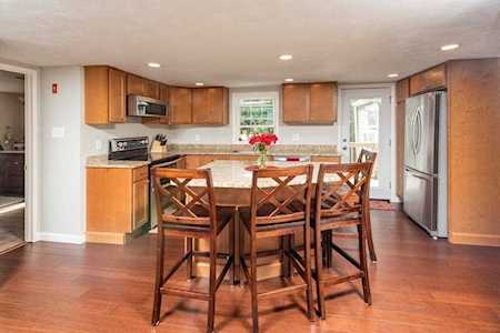 9 Buena Vista Ave Freetown, MA 02702