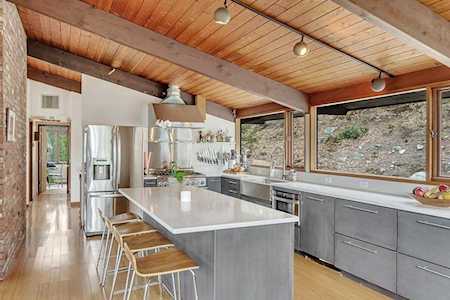 555 Annursnac Hill Rd Concord, MA 01742