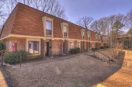 6563 S Poplar Woods Cir Germantown, TN 38138