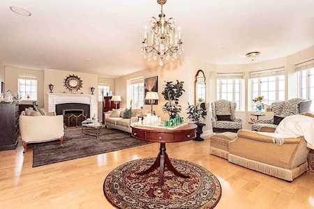 20 Chapel St #C1001 Brookline, MA 02446