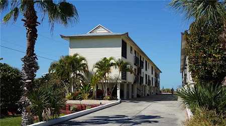 2450 N Beach Rd Englewood, FL 34223