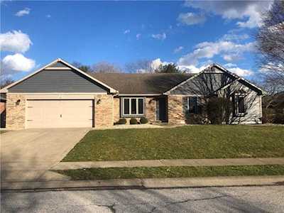 945 Creekside Lane Plainfield, IN 46168