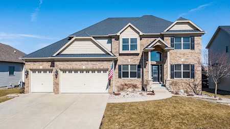 373 Andover Dr Oswego, IL 60543