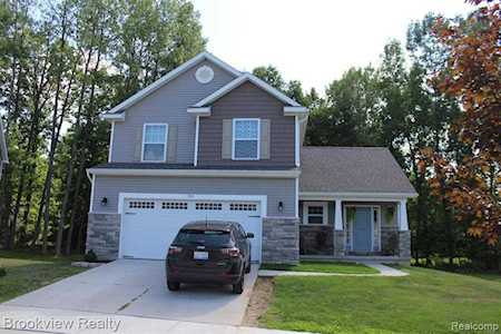 705 Cascade Ave Fenton, MI 48430