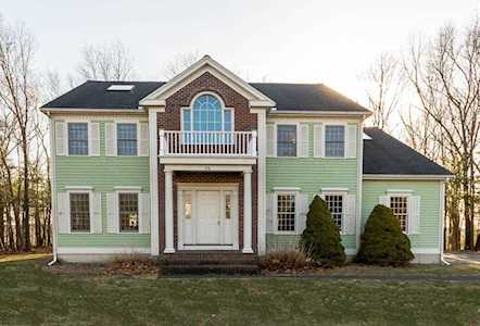 39 Chicory Road Westford, MA 01886