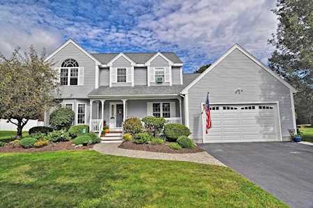 12 Lowe Meadow Ln North Attleboro, MA 02760