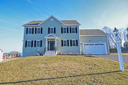 20 Glenside Dr Blackstone, MA 01504
