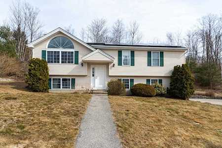 2 Ledgewood Ln Worcester, MA 01609