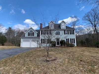 72 Magnolia Dr North Attleboro, MA 02760