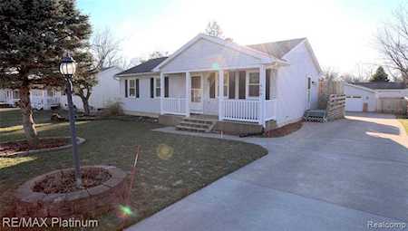 909 Jones St Howell, MI 48843