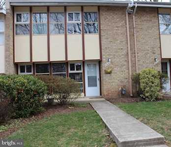 4451 Forest Glen Ct Annandale, VA 22003