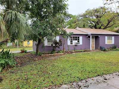 2272 Jeffcott St Fort Myers, FL 33901