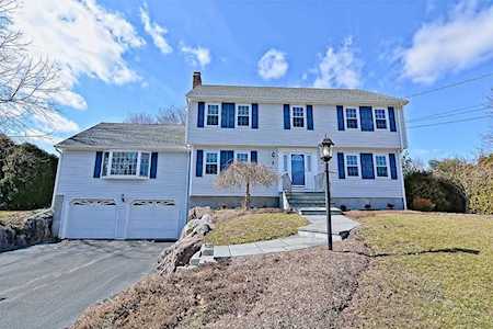 32 Massasoit Dr North Attleboro, MA 02760