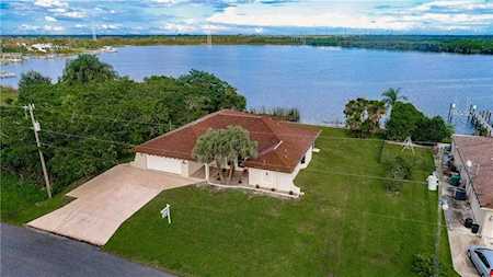 2272 Harbour Drive Punta Gorda, FL 33983