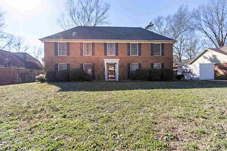 305 Summerfield Ln Memphis, TN 38018