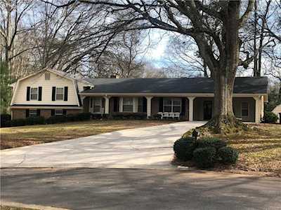 135 Mayfield Circle Alpharetta, GA 30009