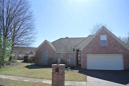 155 Cross Point Dr Collierville, TN 38017