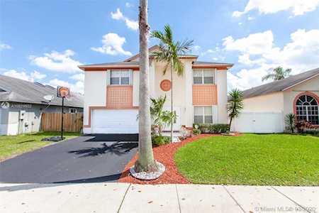 1311 SW 97th Ave Pembroke Pines, FL 33025