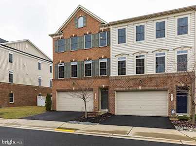 26073 Huntwick Glen Square Aldie, VA 20105
