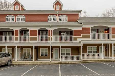 225 Crescent Hill Pl #202 Louisville, KY 40206