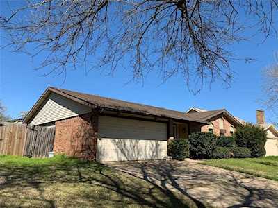 2813 Willow Bend Bedford, TX 76021