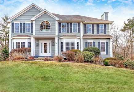 244 Webster Woods Ln North Andover, MA 01845