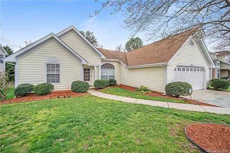 8325 Londonshire Dr Charlotte, NC 28216