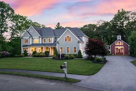 32 Stable Way Medway, MA 02053