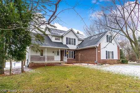 1951 Mist Wood Dr Hartland Twp, MI 48843