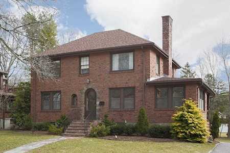 814 Chestnut St Newton, MA 02468