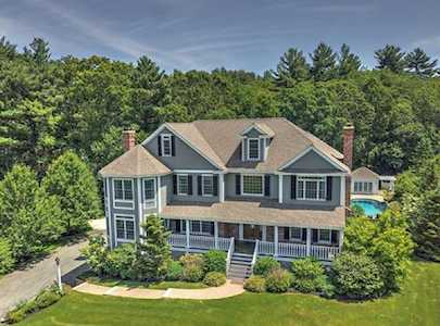 27 Abby Ln North Andover, MA 01845