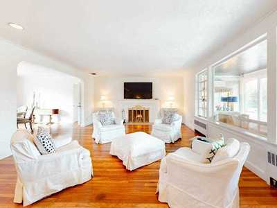 895 Hammond Street Brookline, MA 02467