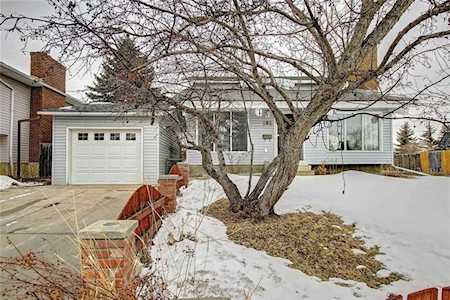 283 Queensland Circle SE Calgary, AB T2J 4E3
