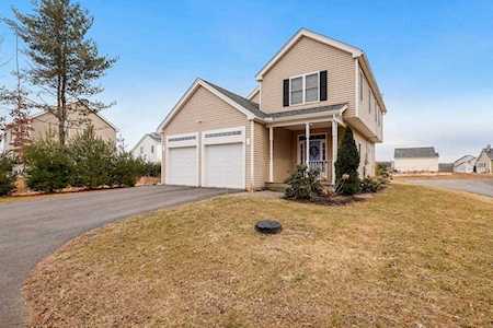 15 Geordan Ave Bellingham, MA 02019
