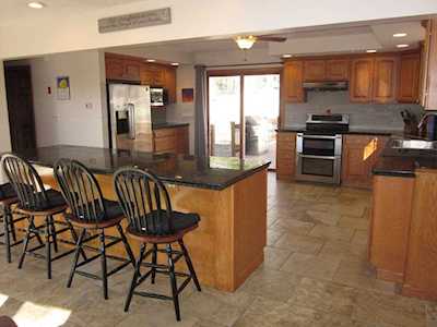 18 Circle Dr Dudley, MA 01571