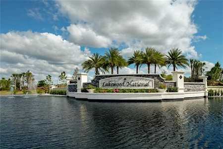 5819 Wake Forest Run #102 Bradenton, FL 34211